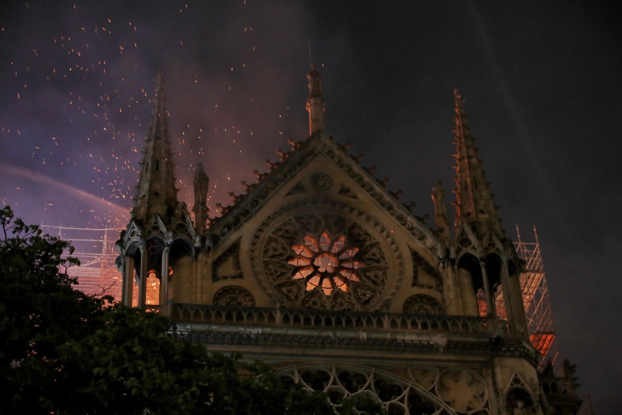 Revelan primeras Imágenes del interior de Notre Dame