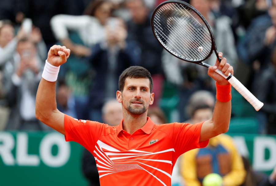 Djokovic sufre pero avanza en el Masters de Monte Carlo