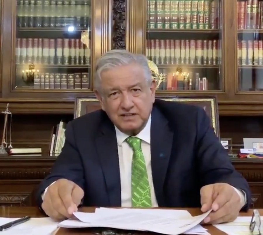 Firma AMLO memorándum para detener reforma educativa de Peña Nieto