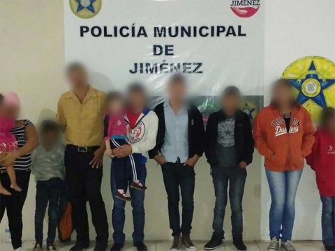 Rescatan a migrantes transportados en unidades Uber