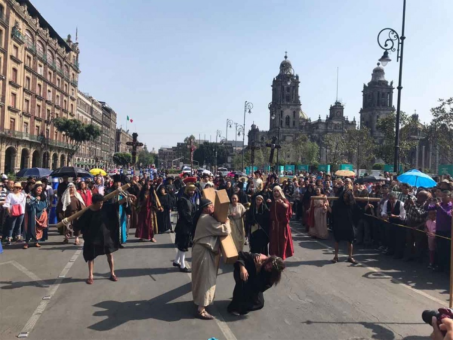 Recrean la Pasión de Cristo en el Zócalo