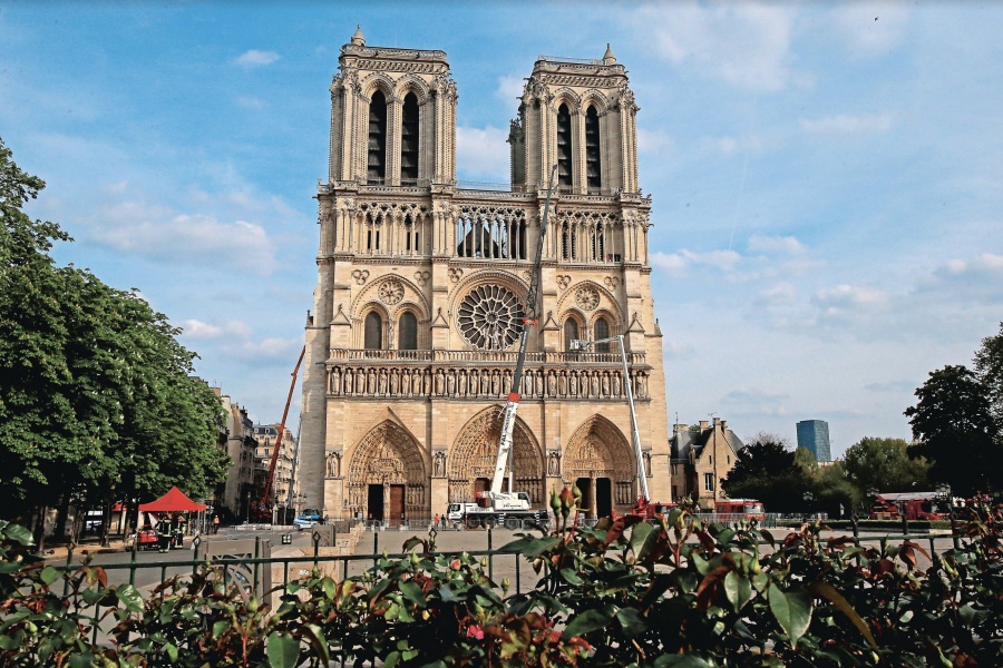 Ofrece Chile, Rusia... ayuda para levantar Notre Dame