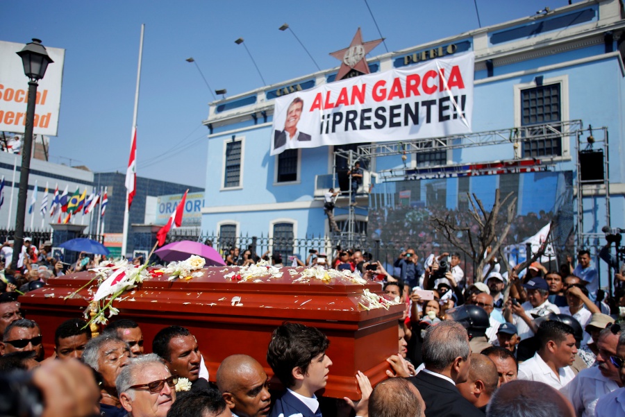 Restos de Alan García llegan a cementerio Mapfre de Huachipa