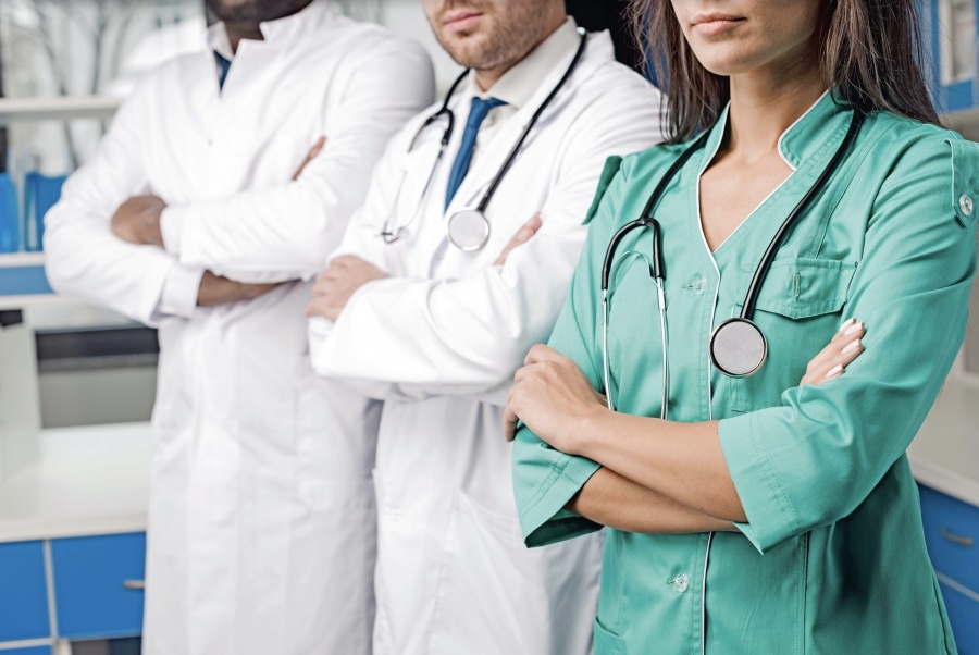 Médicos evaden al SAT con menores ingresos