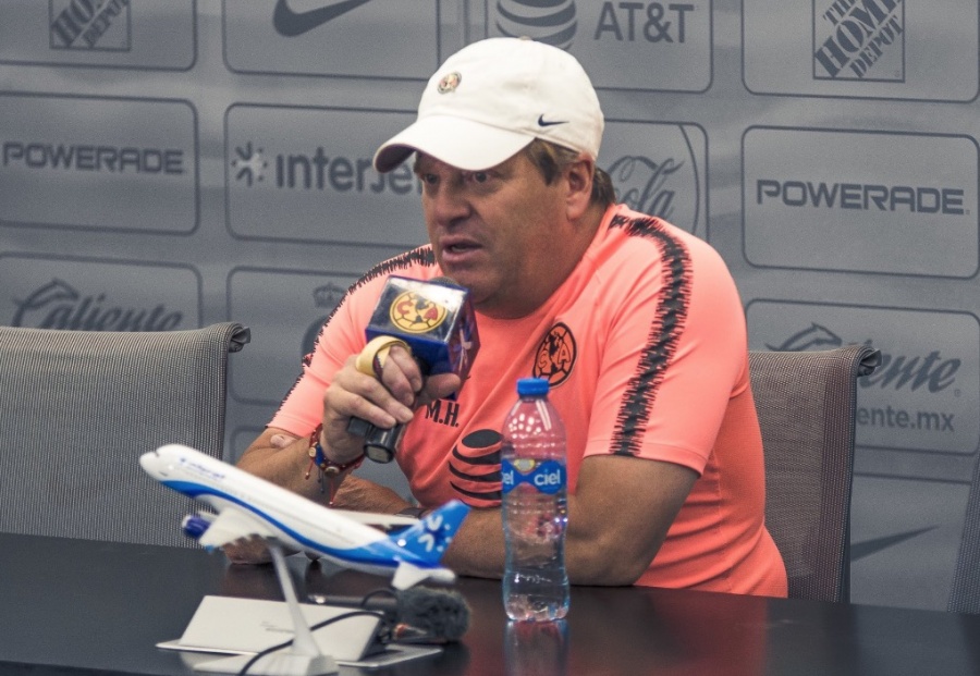 Miguel Herrera explota contra Arturo Brizio: “que se ponga a trabajar”
