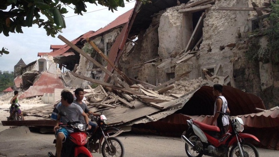 Sismo de 6.3 grados sacude Filipinas; colapso de edificios deja 5 muertos