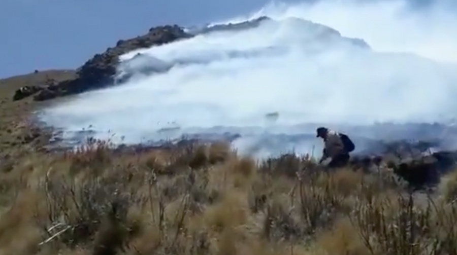 Continúan trabajos para combatir incendio en La Malinche