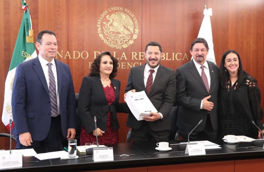 Batres recibe Reforma Laboral en el Senado