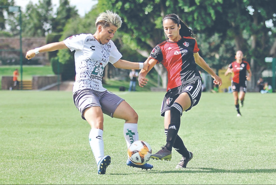 Tuzas toman ventaja y alejan al Atlas de semis