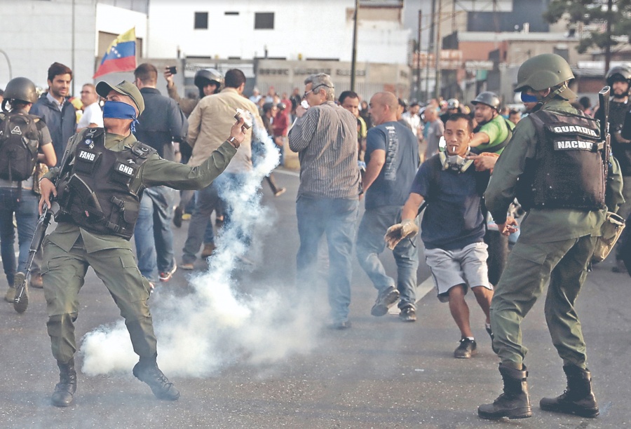 Guaidó fractura a Ejército de Maduro y libera a Leopoldo