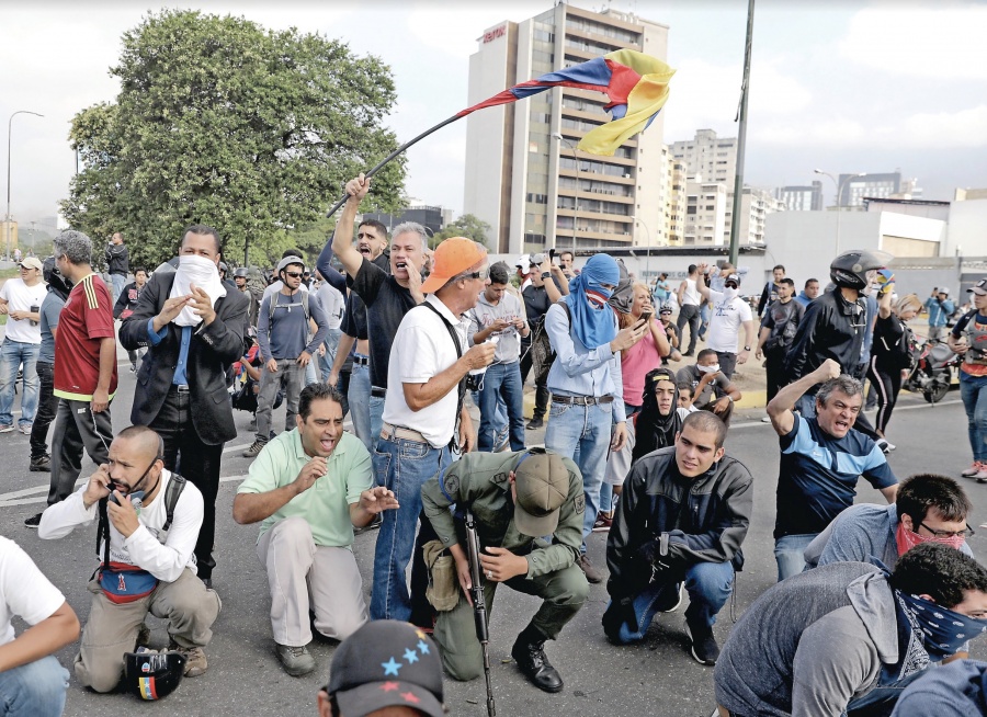 Chavismo censura web, noticieros, emisoras…