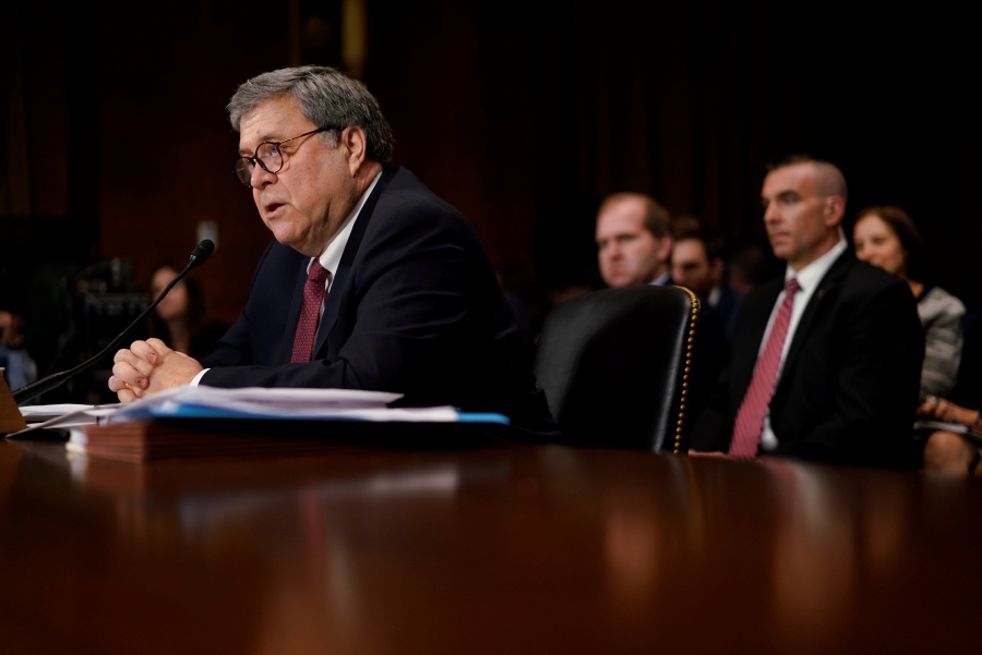 William Barr, defiende manejo del informe sobre injerencia rusa