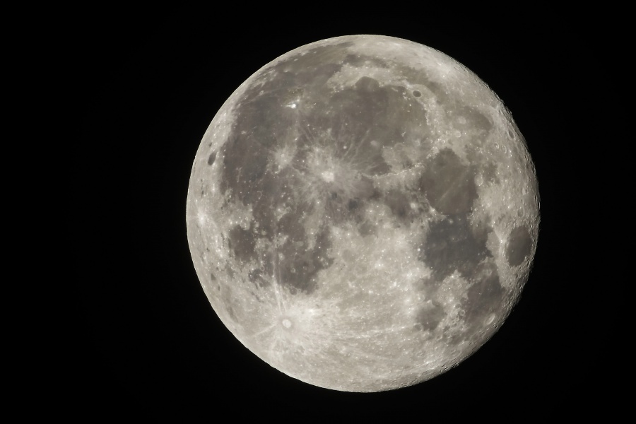 Descubren velocidad del meteoro que chocó contra la Luna