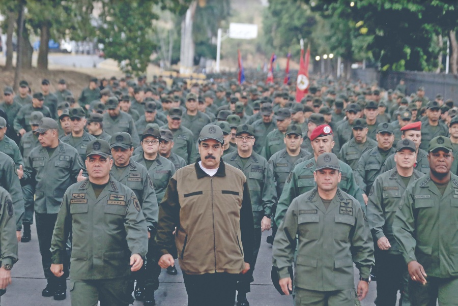 Maduro exige un Ejército sumiso y socialista, tras el alzamiento militar