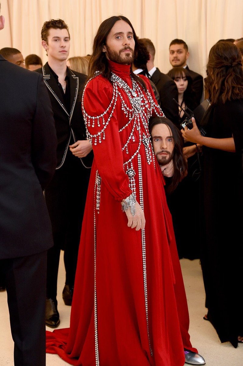 Ezra Miller, Jared Leto y Harry Styles, sorprenden en el Met Gala