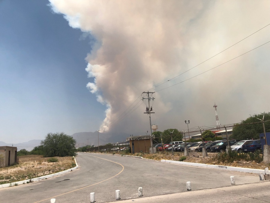 Vientos avivan incendio en San Miguelito