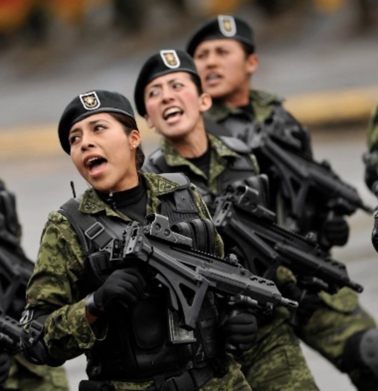 Expiden decreto para beneficiar a mujeres de las Fuerzas Armadas