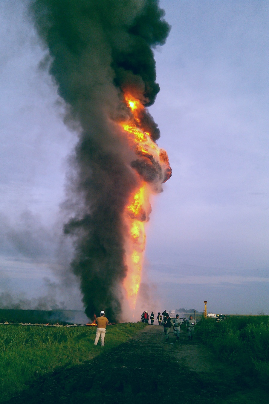 Explota ducto de Pemex en municipio de Reforma, Chiapas