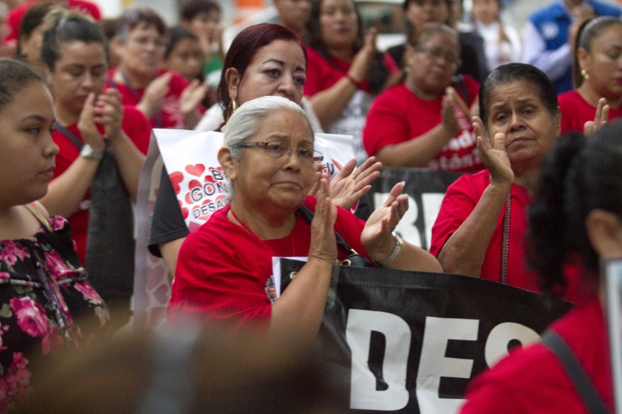 Marchan madres de desaparecidos hacia el Ángel de la Independencia
