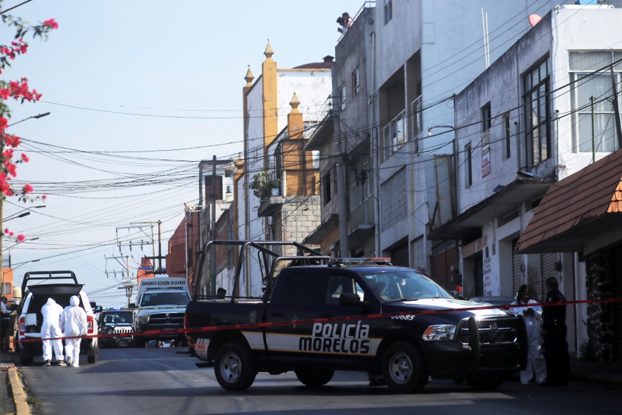 Ahora, balean un autobús de custodios en Morelos