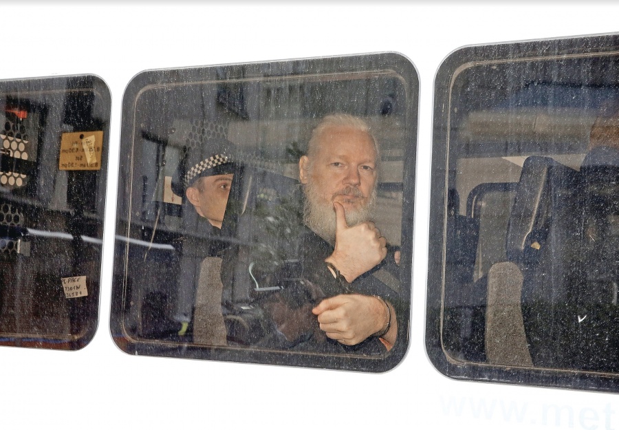 Ecuador entregará a EU los archivos de Assange
