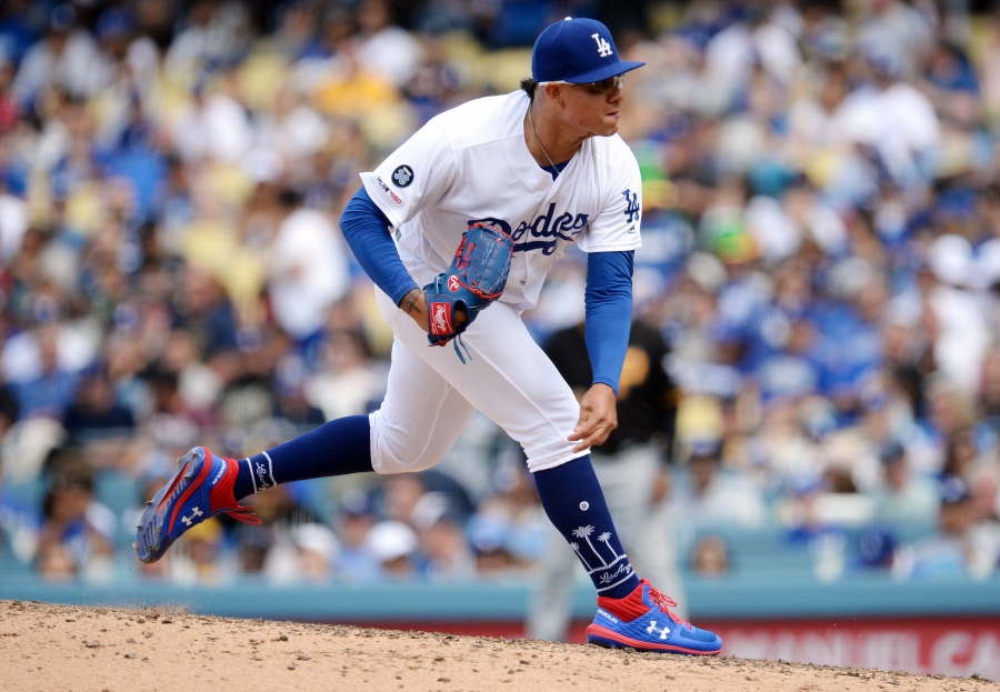 Julio Urías es arrestado por violencia doméstica