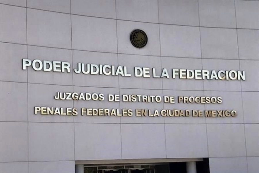 Juez admite amparo contra memorándum de AMLO