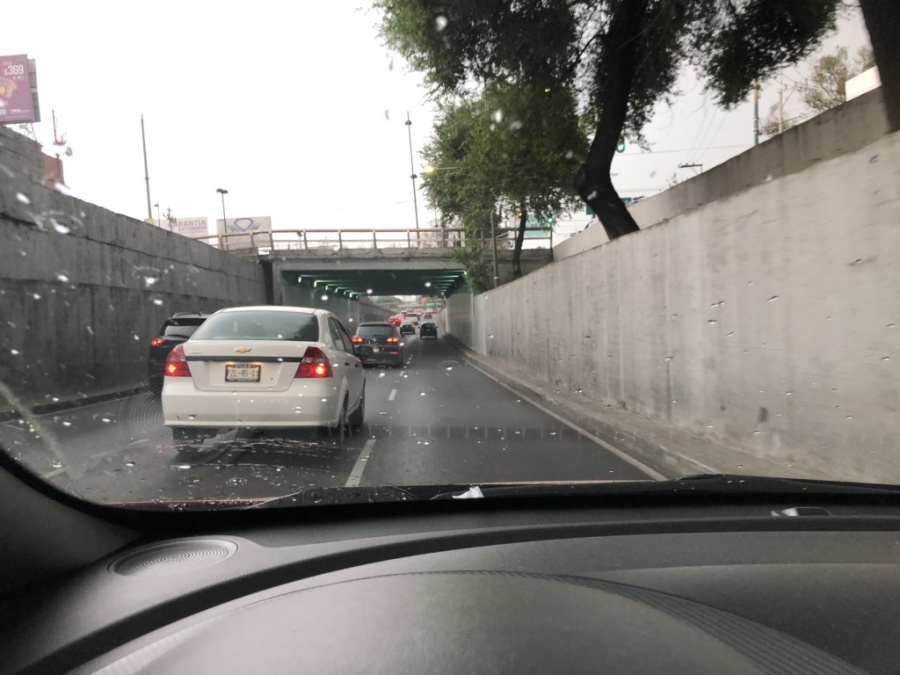 Tras cinco días de contaminación, llueve en la CDMX