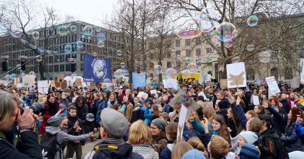 Movimiento estudiantil convoca a huelga internacional por la emergencia climática