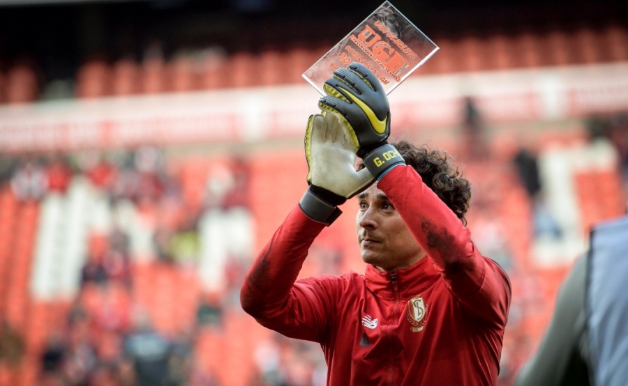 Reconocen a Guillermo Ochoa, como mejor Jugador del Standard Lieja