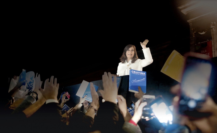 Kirchner, favorita a presidenciales, enfrenta juicio por corrupción