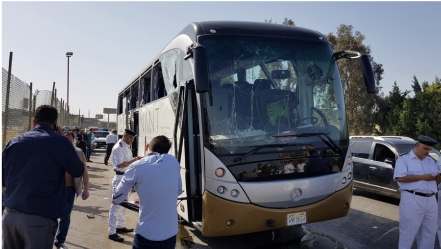 Hay 17 heridos tras explosión de autobús cerca de pirámides de Giza