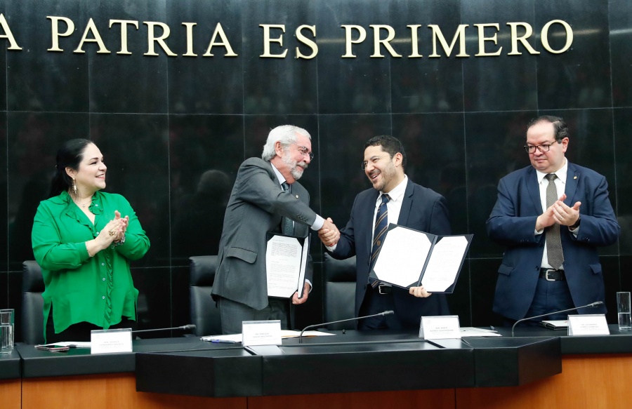 Senado y UNAM firman convenio de colaboración académica