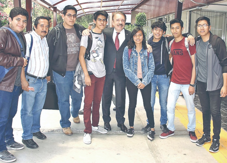 Reconoce el IPN labor de más de un millón de egresados