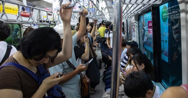 Esta app japonesa ayuda a las mujeres a pedir ayuda tras ser acosadas en el Metro