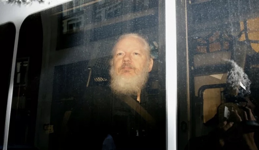 EU lanza 17 cargos contra Assange