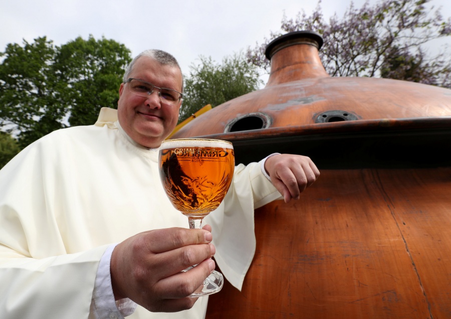 Monjes belgas resucitan legendaria cerveza tras hallar receta de más de 200 años