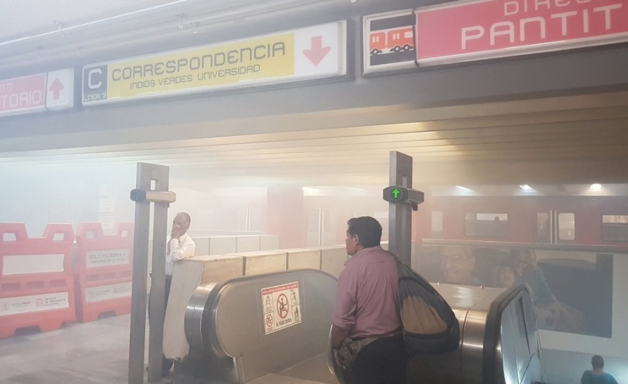 Por presencia de humo, desalojan a usuarios en Metro Balderas