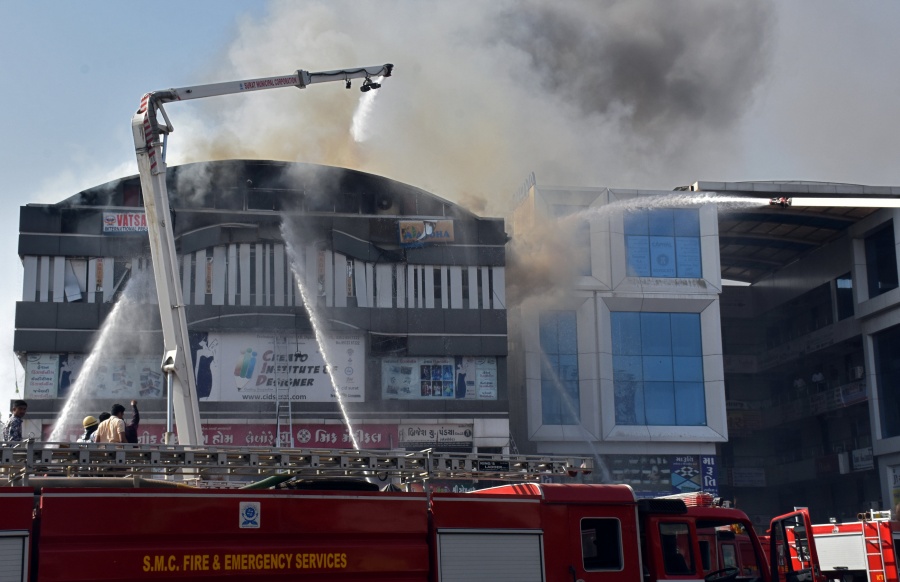 Incendio cobra la vida de estudiantes en la India