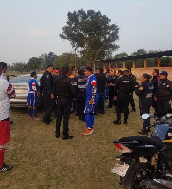 Policía dispara contra jugador en el Deportivo Zarco
