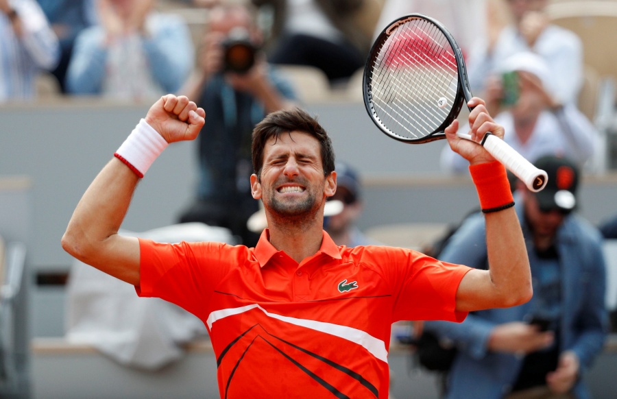 Djokovic y Nadal avanzan en Roland Garros