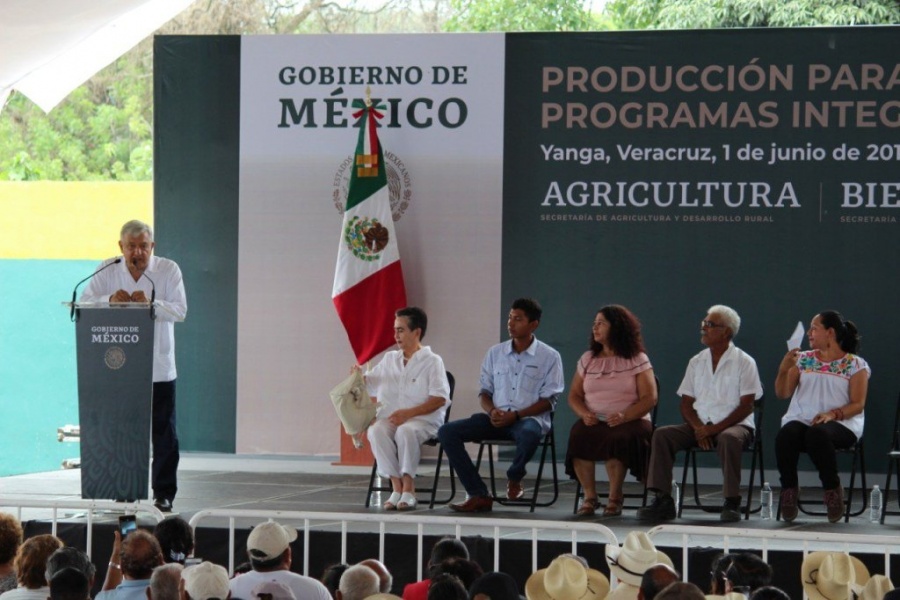 AMLO comienza la entrega de apoyos a productores cañeros