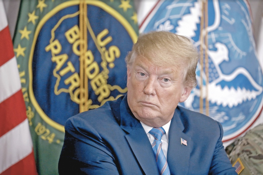 Trump ofrece pacto a Irán, pero envía aviones a frontera