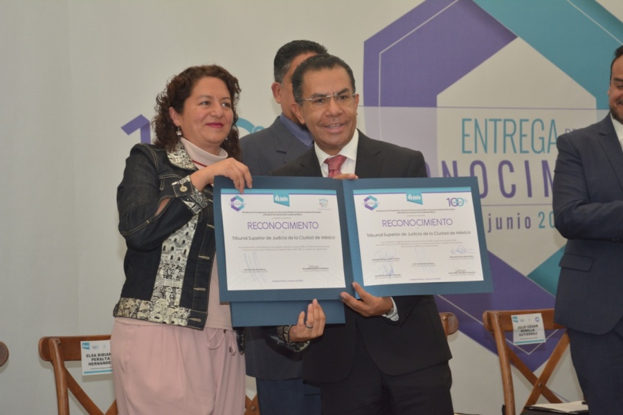 Info CDMX entrega reconocimientos al TSJCDMX