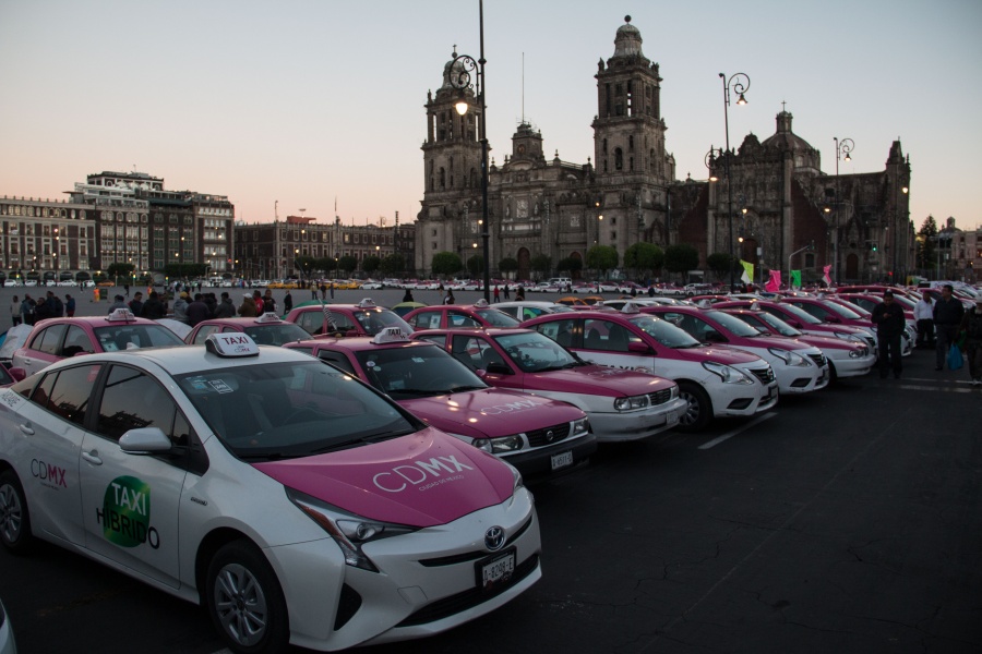Taxistas complican vialidad en diferentes puntos de la CDMX