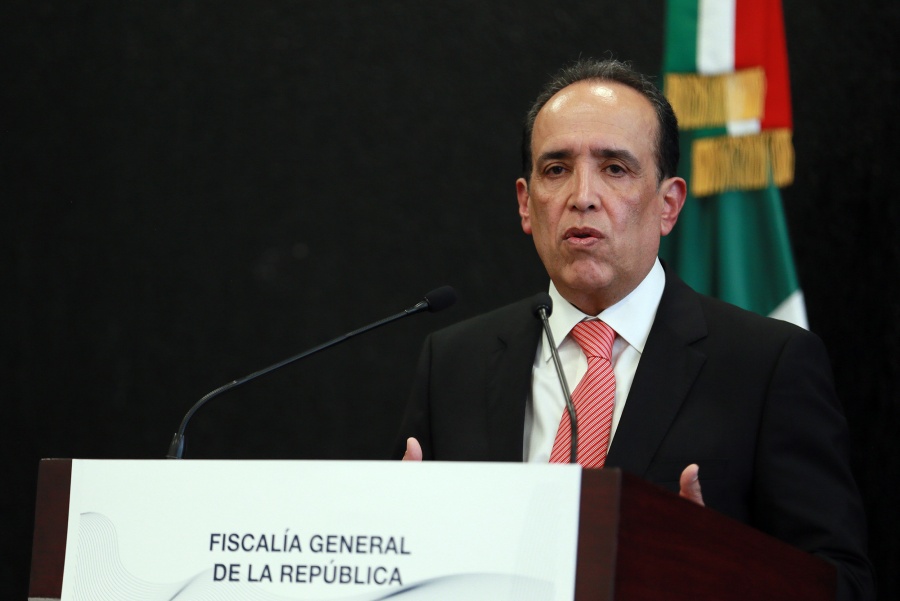 Renuncian altos funcionarios de la FGR