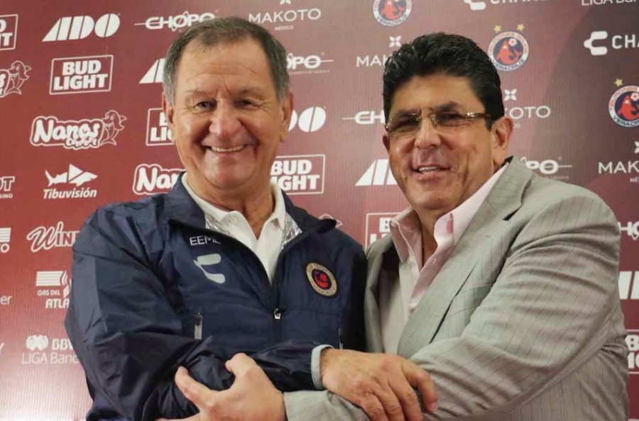 Veracruz presenta a Enrique Meza como su nuevo técnico