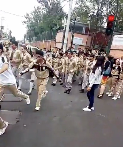 Desalojan secundaria en Venustiano Carranza por presunto artefacto explosivo