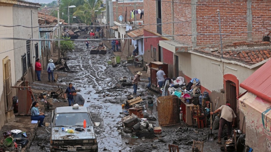 Continúa búsqueda de desaparecidos por desborde de río en Jalisco