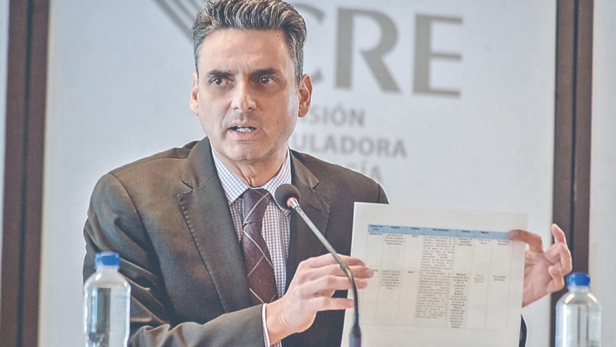 García Alcocer deja la CRE, 4 años antes de terminar ciclo